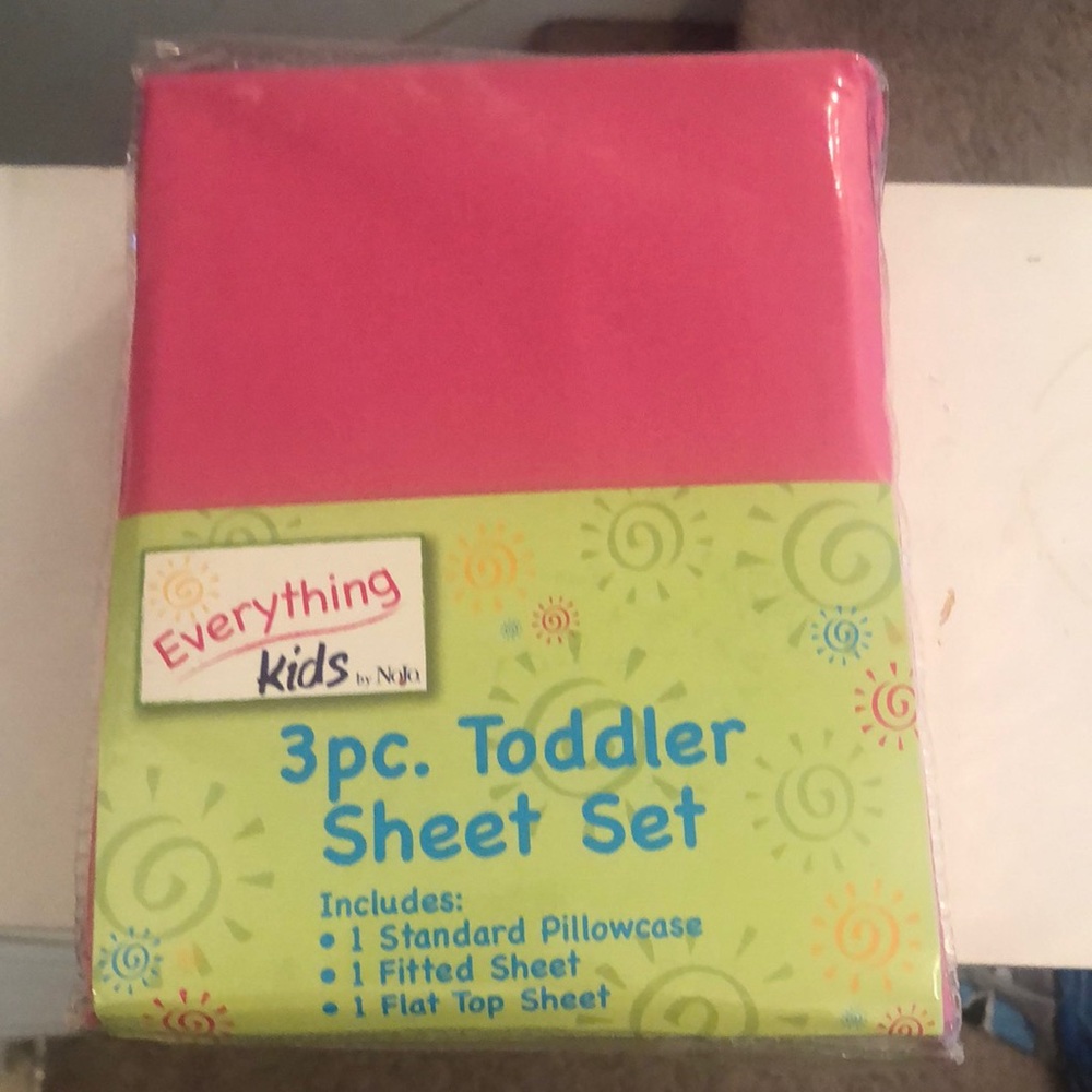 NWT 3pc toddler sheet set pink.